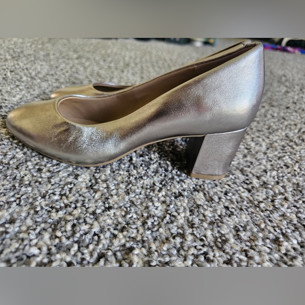AEROSOLES Metallic Silver Block Heel Pumps size 7